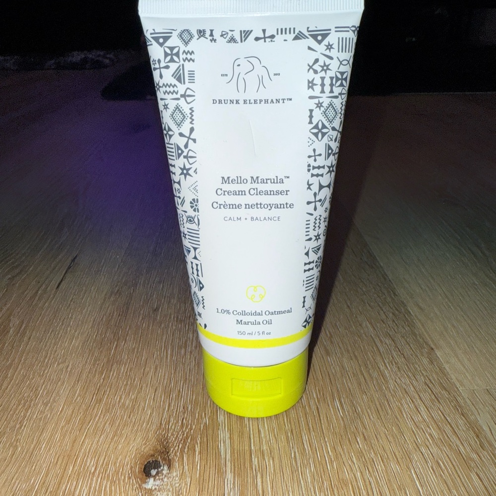 Drunk Elephant Mello Marula Cleanser with 1.0% colloidal oatmeal
